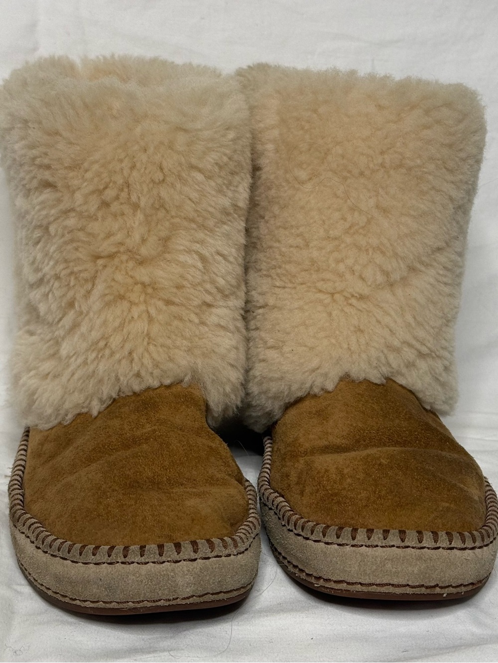 UGG Kestrel 1007729 Womenโs Size 9 Chestnut Brown Sheepskin Fur Boots
